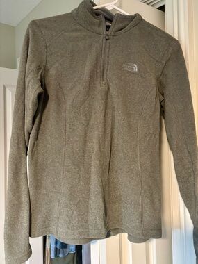 The North Face Women's Gray Quarter-Zip Fleece Pullover
